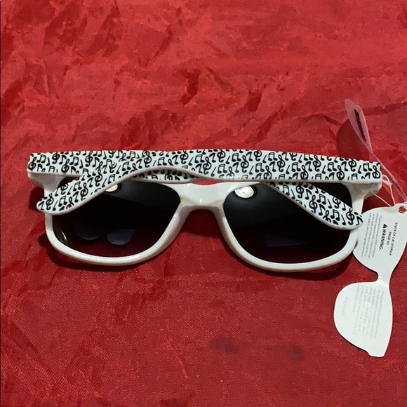 Polly Carbonate Shatter Resistant SUNGLASSES - Picture 6 of 11